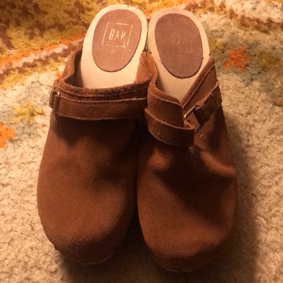 Gap Brand Clogs - Picture 3 of 5